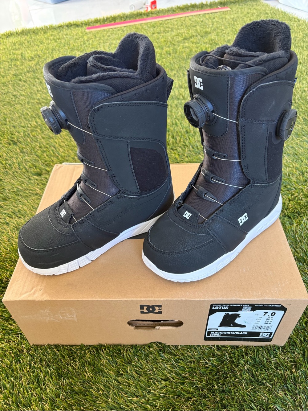 DC Women’s Black Snowboard Boots - Size 7